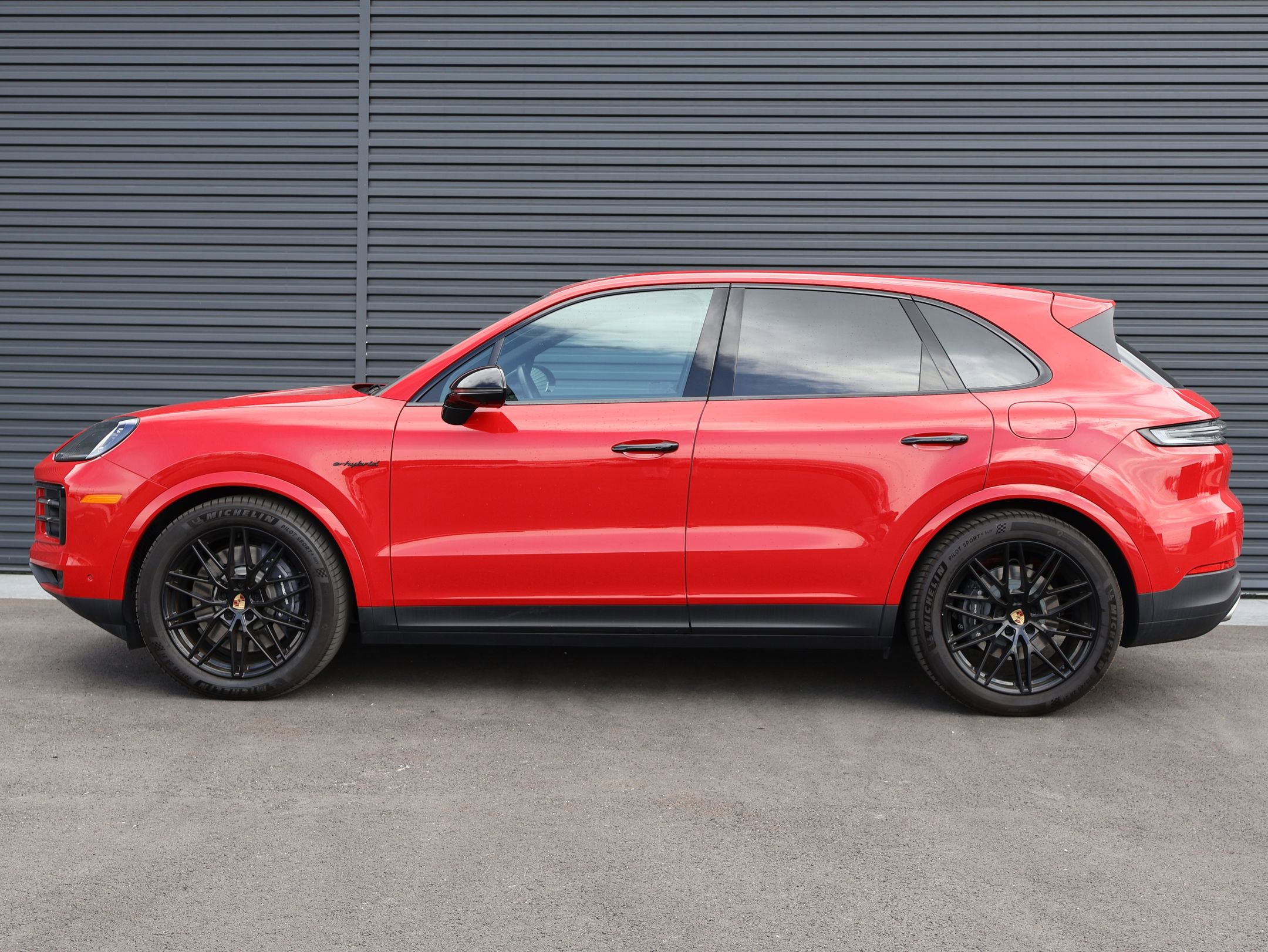 Certified 2025 Porsche Cayenne E-Hybrid image 2