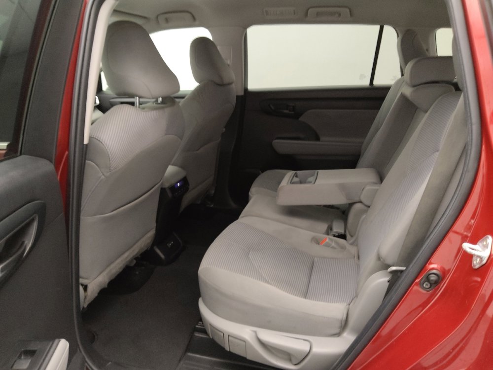 Used 2022 Toyota Highlander LE image 18