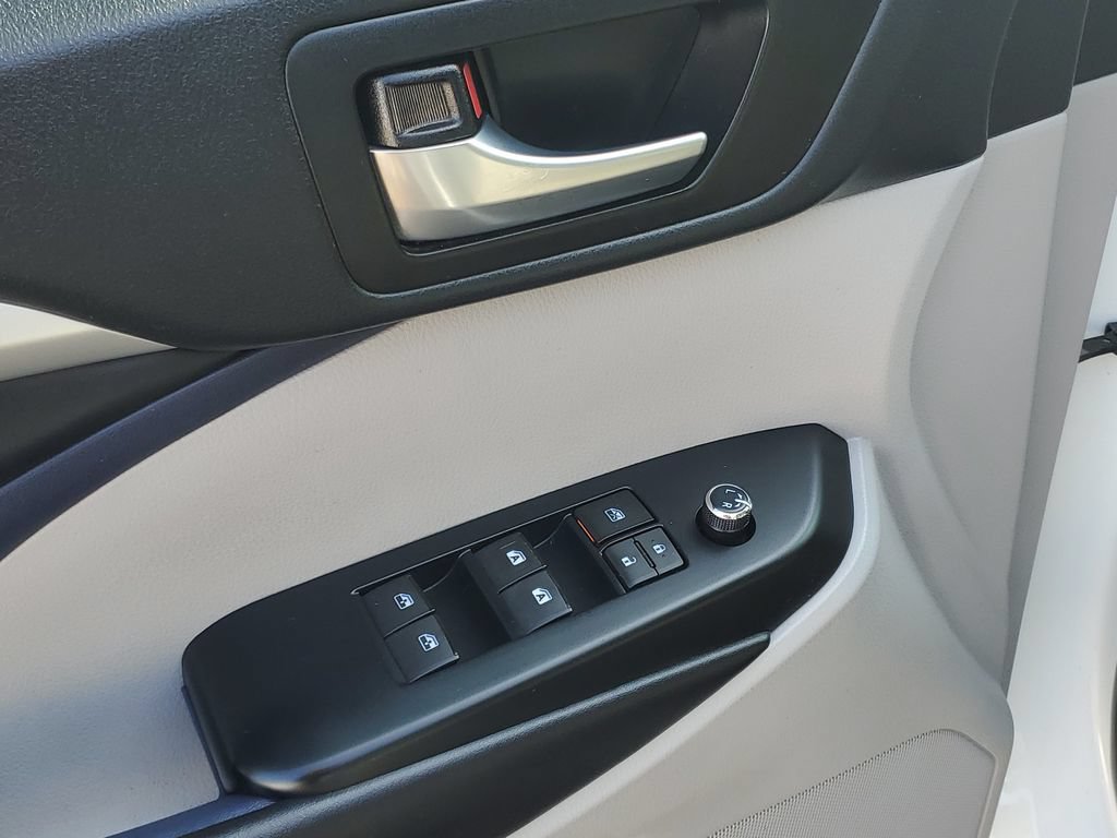 Used 2019 Toyota Highlander XLE AWD/4WD image 6