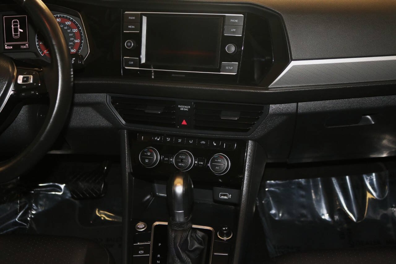 Used 2019 Volkswagen Jetta SE w/ Cold Weather Package FWD image 26