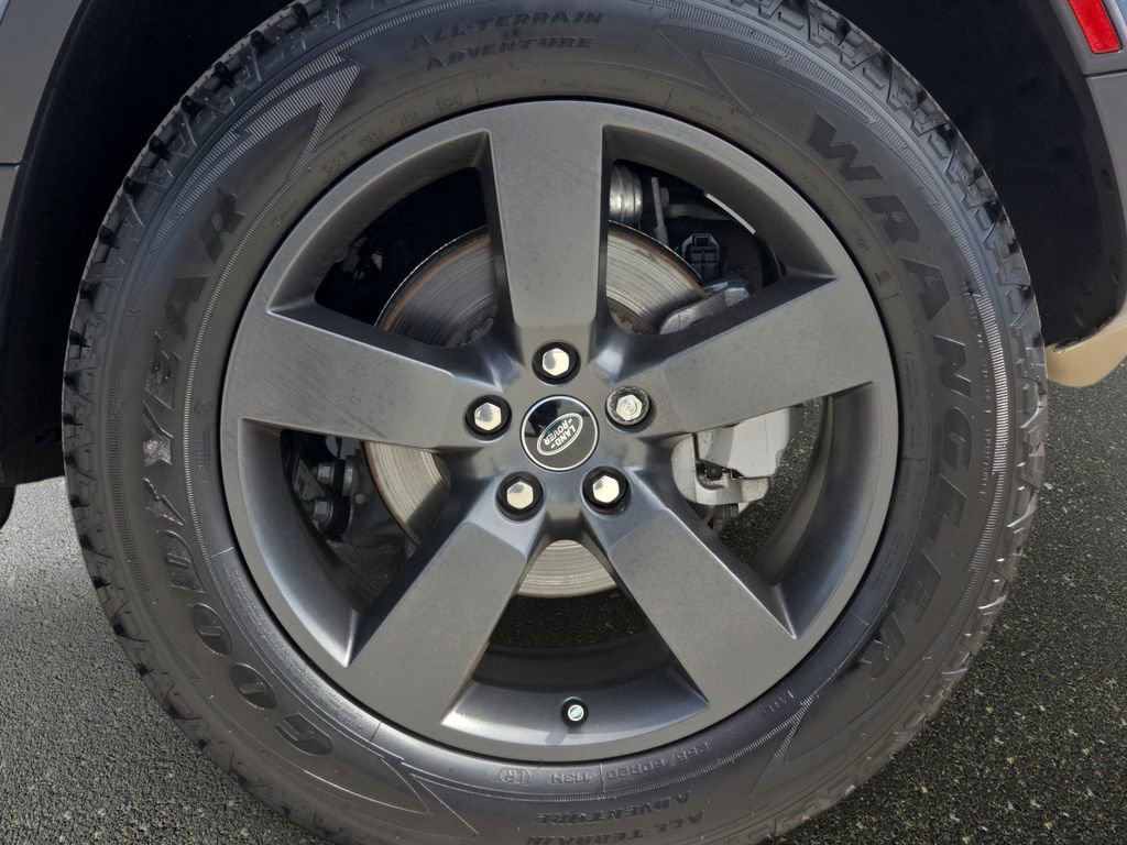 Used 2025 Land Rover Defender 110 S image 34