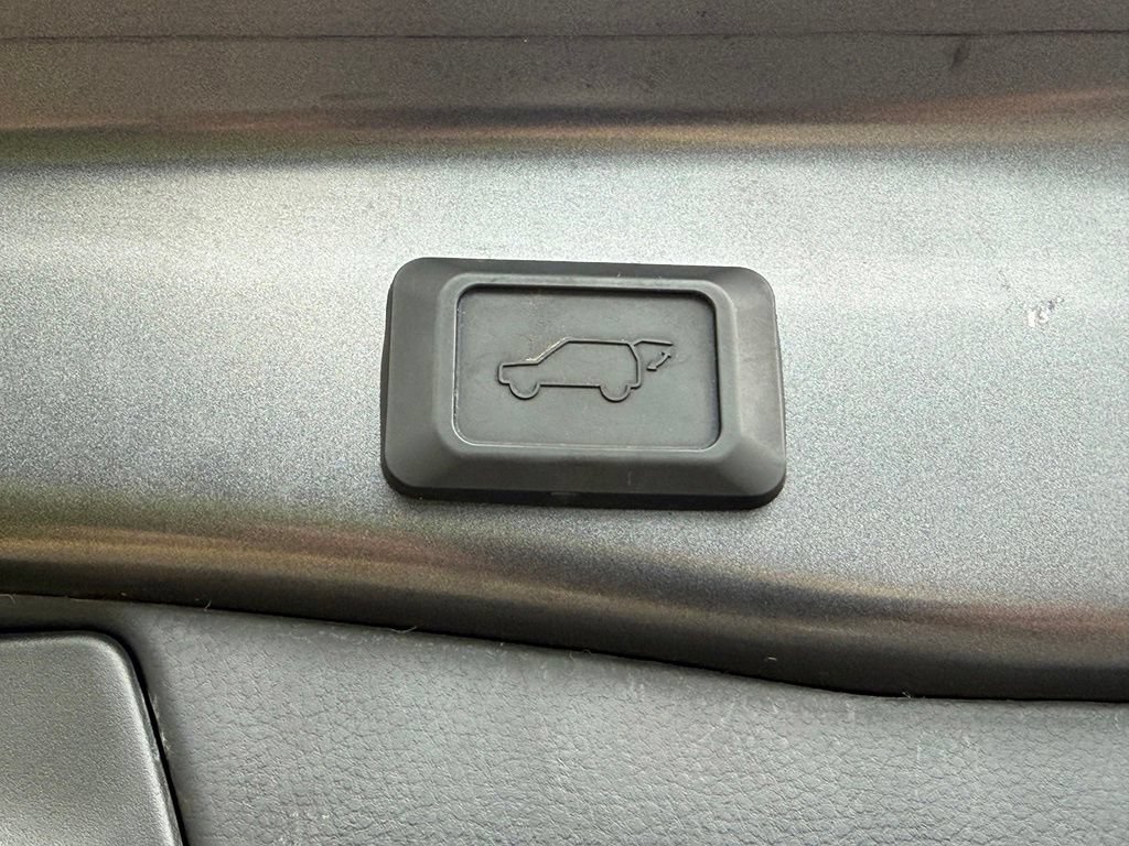 Used 2022 Toyota RAV4 XLE Premium AWD/4WD image 34