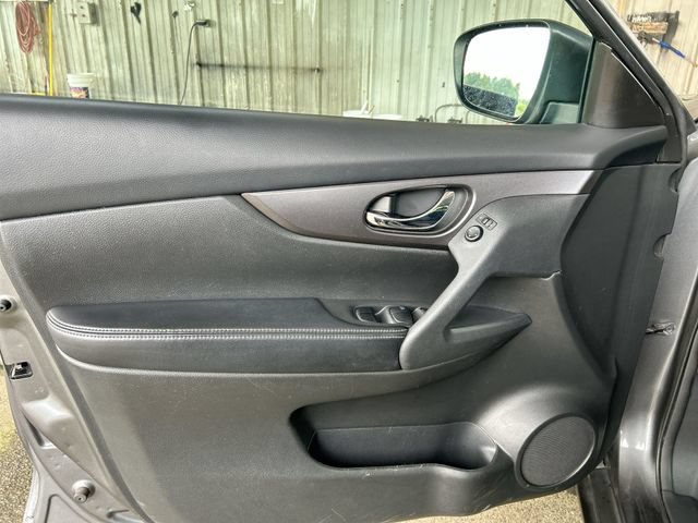 Used 2016 Nissan Rogue S AWD/4WD image 20