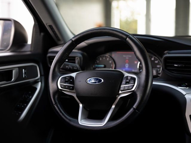 Used 2021 Ford Explorer XLT image 10