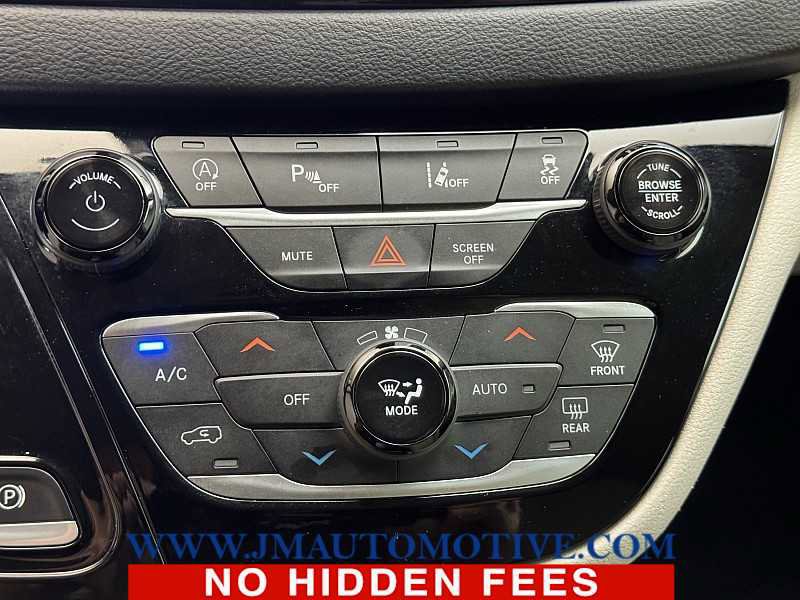 Used 2021 Chrysler Pacifica Touring-L image 27