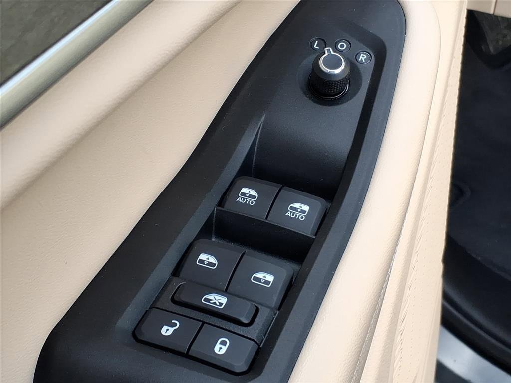 Certified 2024 Jeep Grand Cherokee Limited image 12