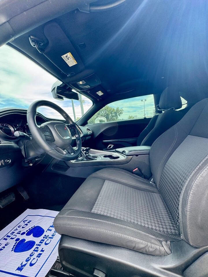 Used 2021 Dodge Challenger SXT w/ Blacktop Package image 13