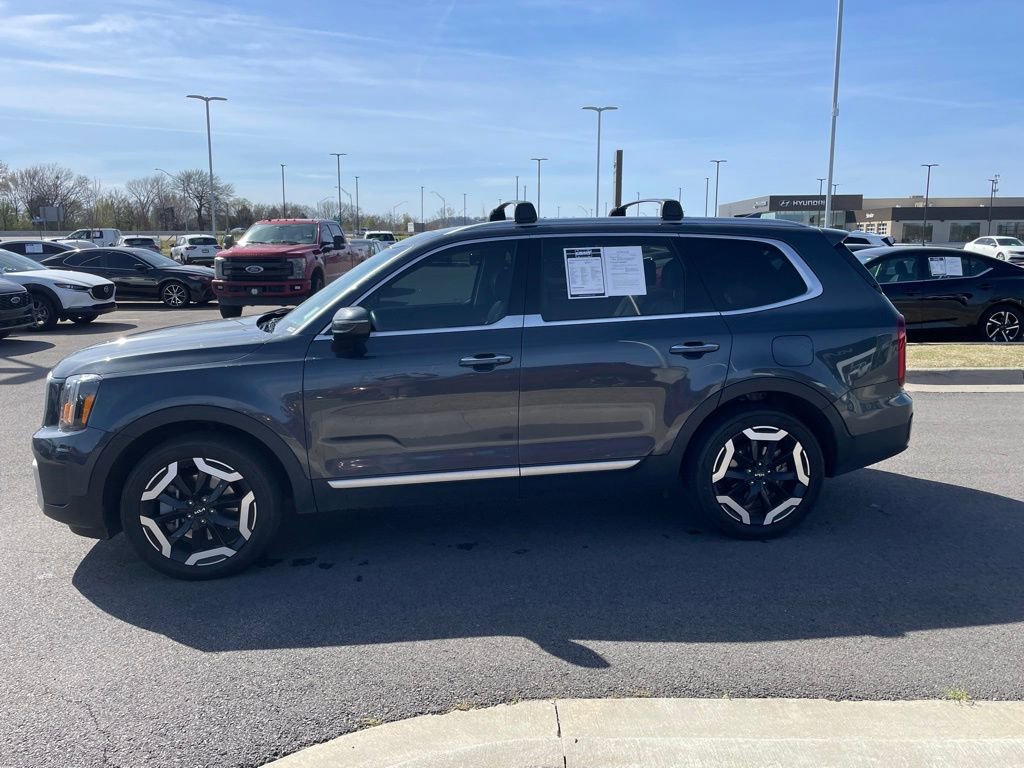 Used 2024 Kia Telluride S w/ S Sunroof Package image 4