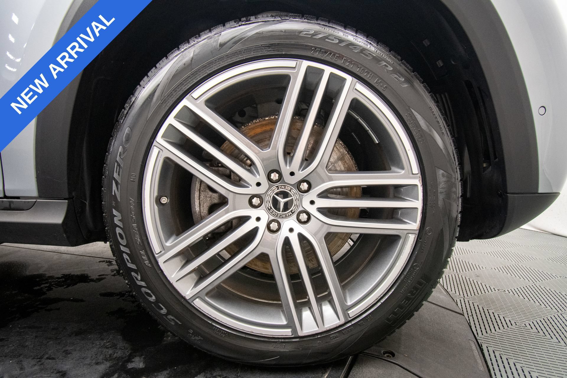 Used 2025 Mercedes-Benz GLS 450 4MATIC image 29
