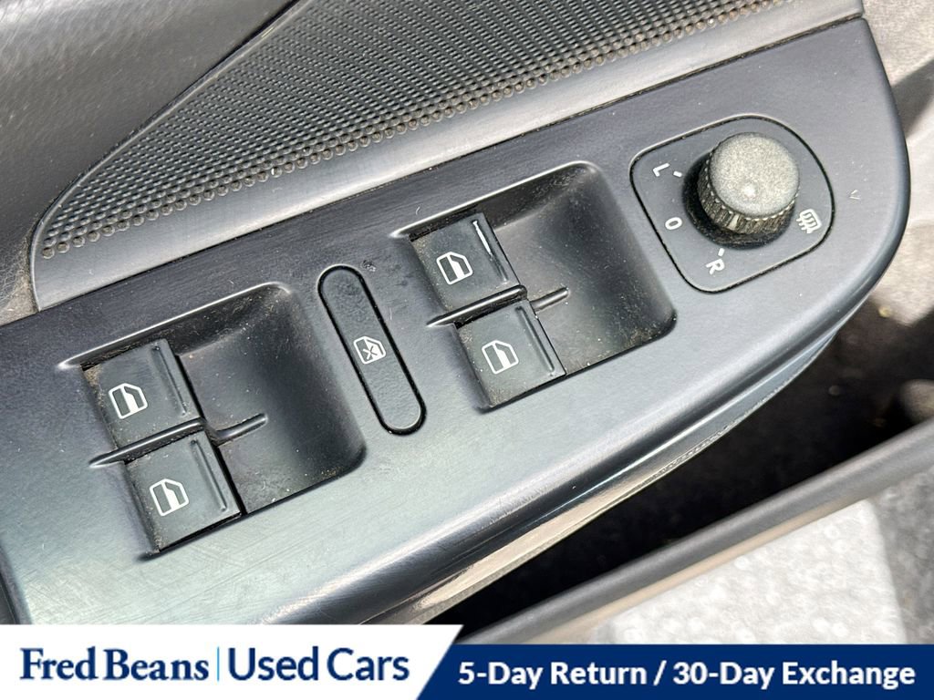 Used 2009 Volkswagen Jetta SE FWD image 17
