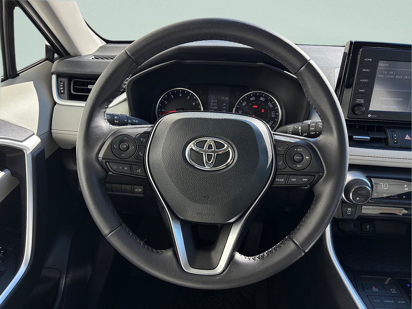 Used 2021 Toyota RAV4 XLE Premium w/ Carpet Mat Package (TMS) FWD image 17
