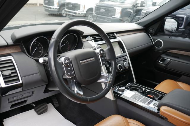 Used 2017 Land Rover Discovery HSE AWD/4WD image 17