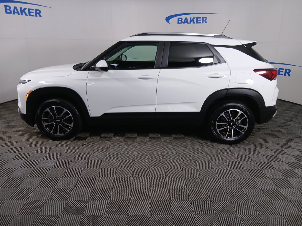Certified 2024 Chevrolet TrailBlazer LT w/ LT Cold Weather Package FWD image 2