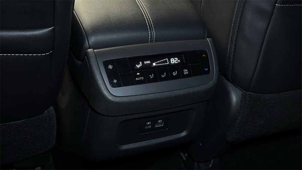 Used 2024 Nissan Pathfinder SL image 15