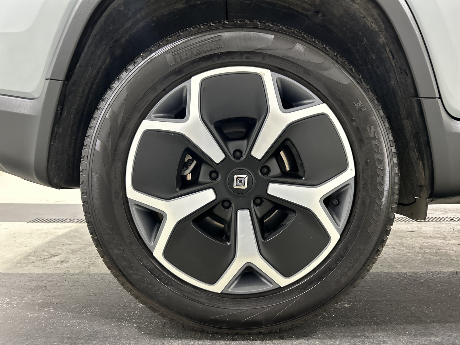 Used 2024 Rivian R1T Adventure AWD/4WD image 12