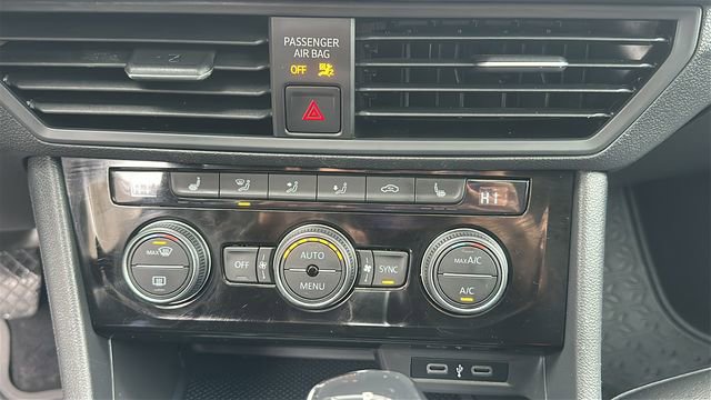 Used 2022 Volkswagen Jetta SE image 12