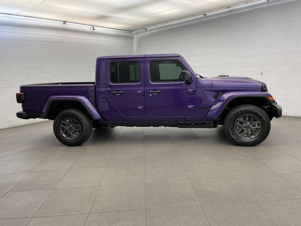 New 2026 Jeep Gladiator Sport AWD/4WD image 2
