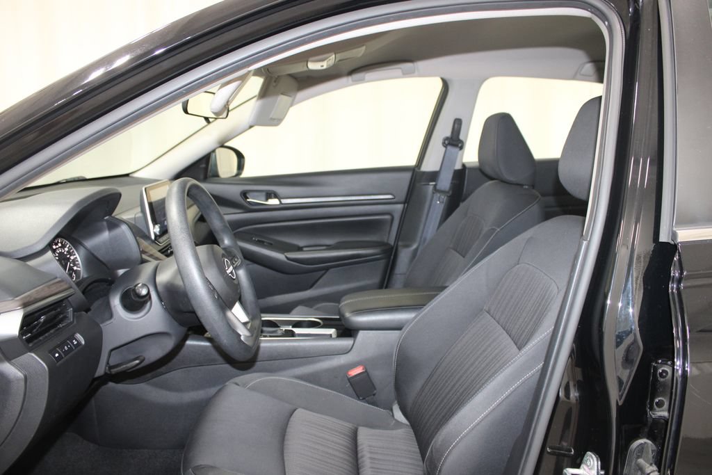 Used 2024 Nissan Altima 2.5 SV FWD image 23