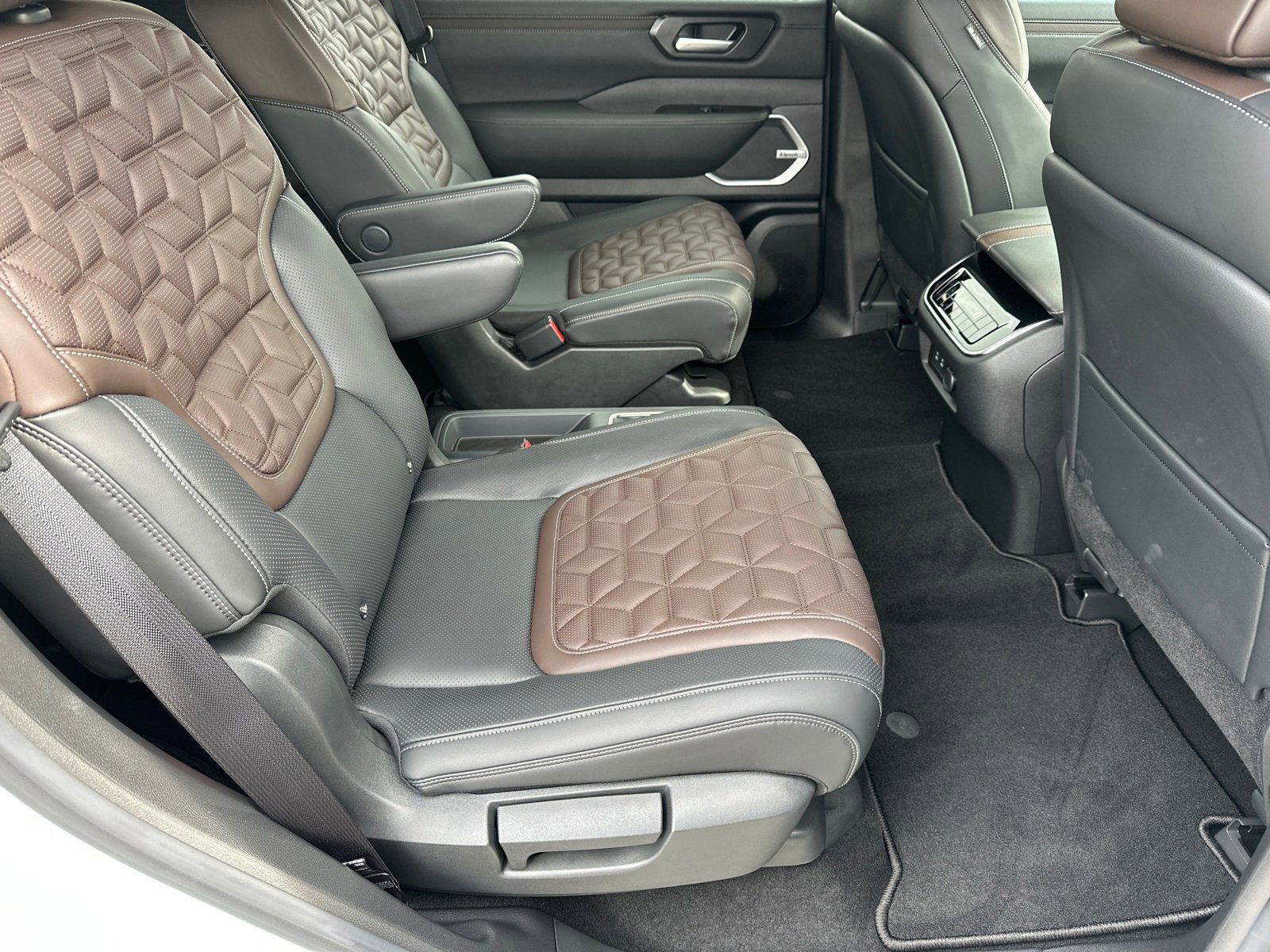 New 2026 Nissan Armada Platinum Reserve image 16