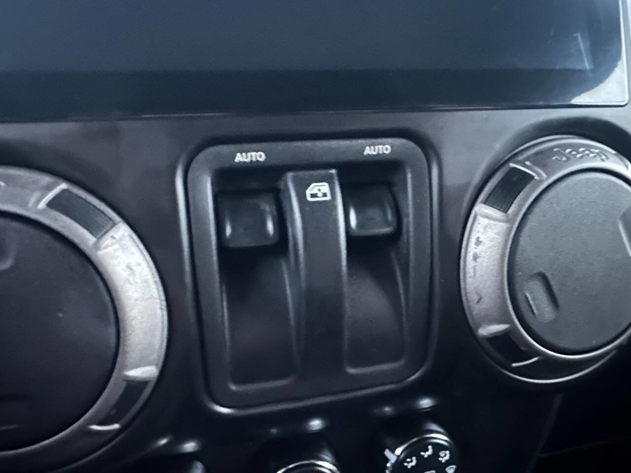 Used 2015 Jeep Wrangler Sport image 5