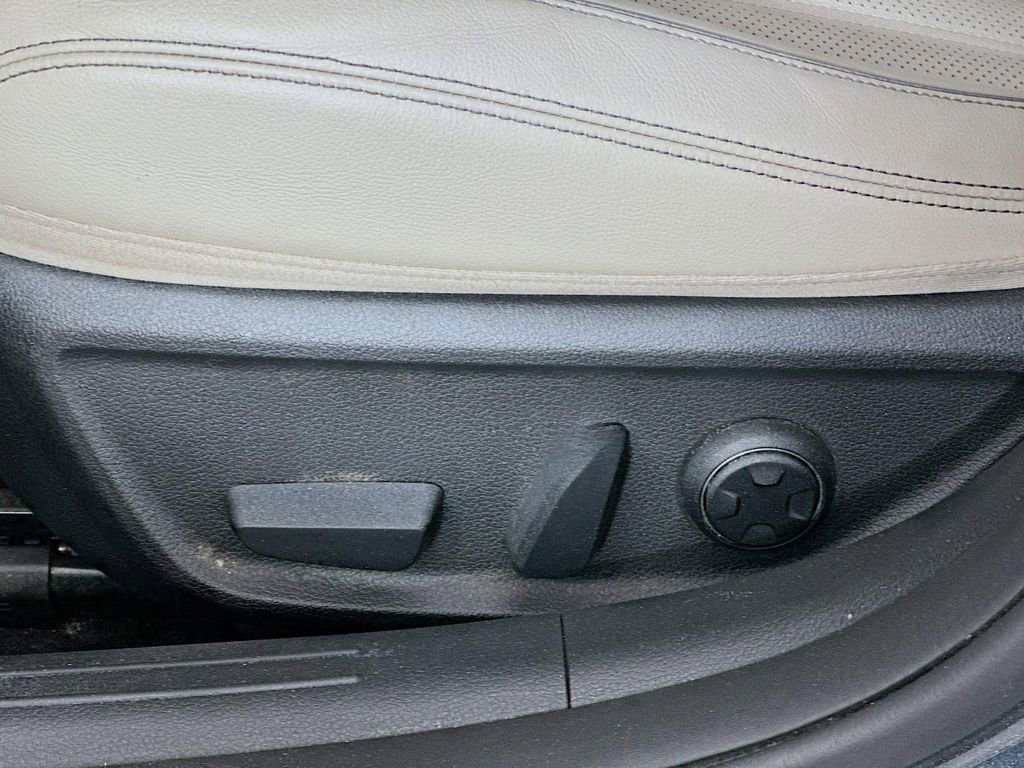 Used 2023 Genesis G70 2.0T w/ Sport Prestige Package image 23