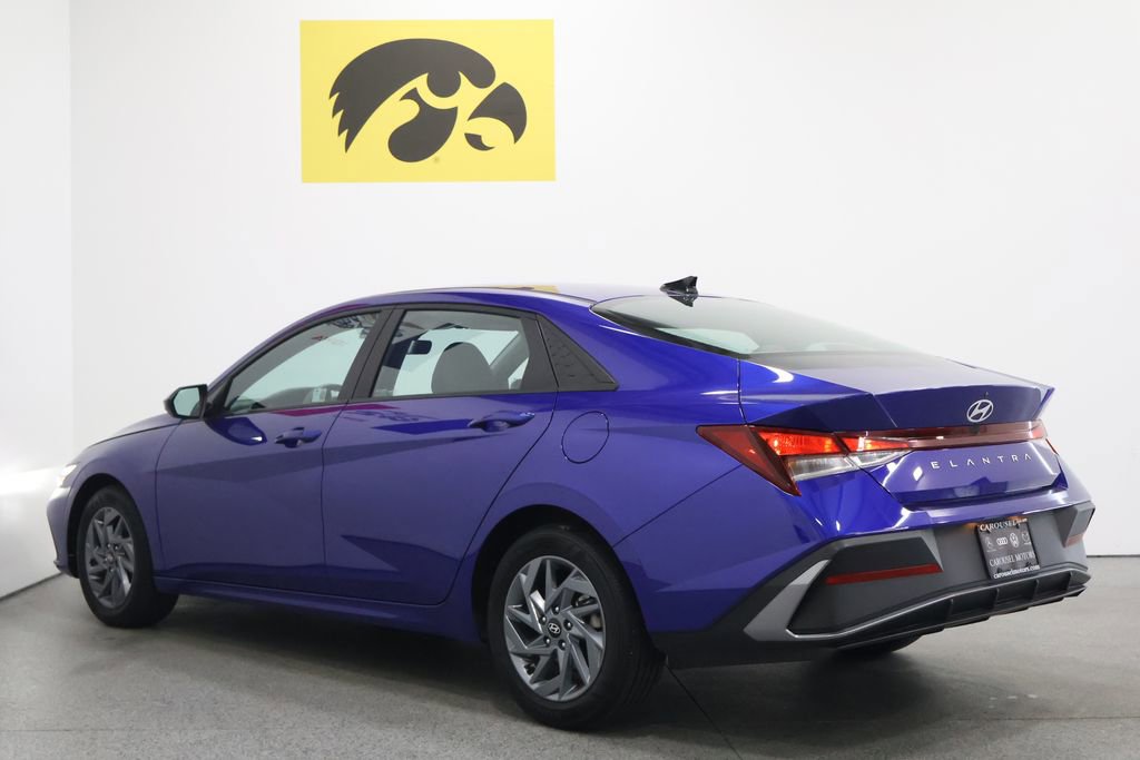 Used 2024 Hyundai Elantra SEL FWD image 9