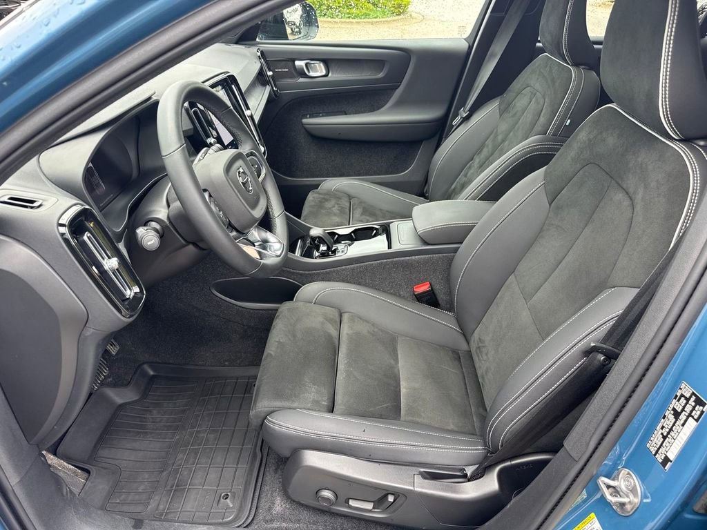 Certified 2023 Volvo C40 P8 Recharge Ultimate w/ Protection Package Premier AWD/4WD image 8