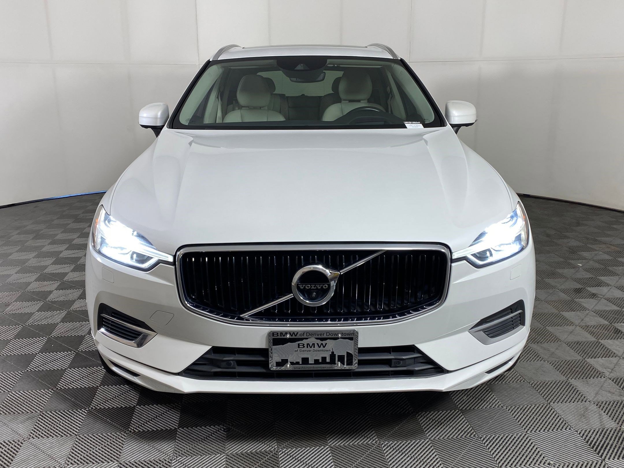 Used 2019 Volvo XC60 T8 Momentum w/ Advanced Package image 5