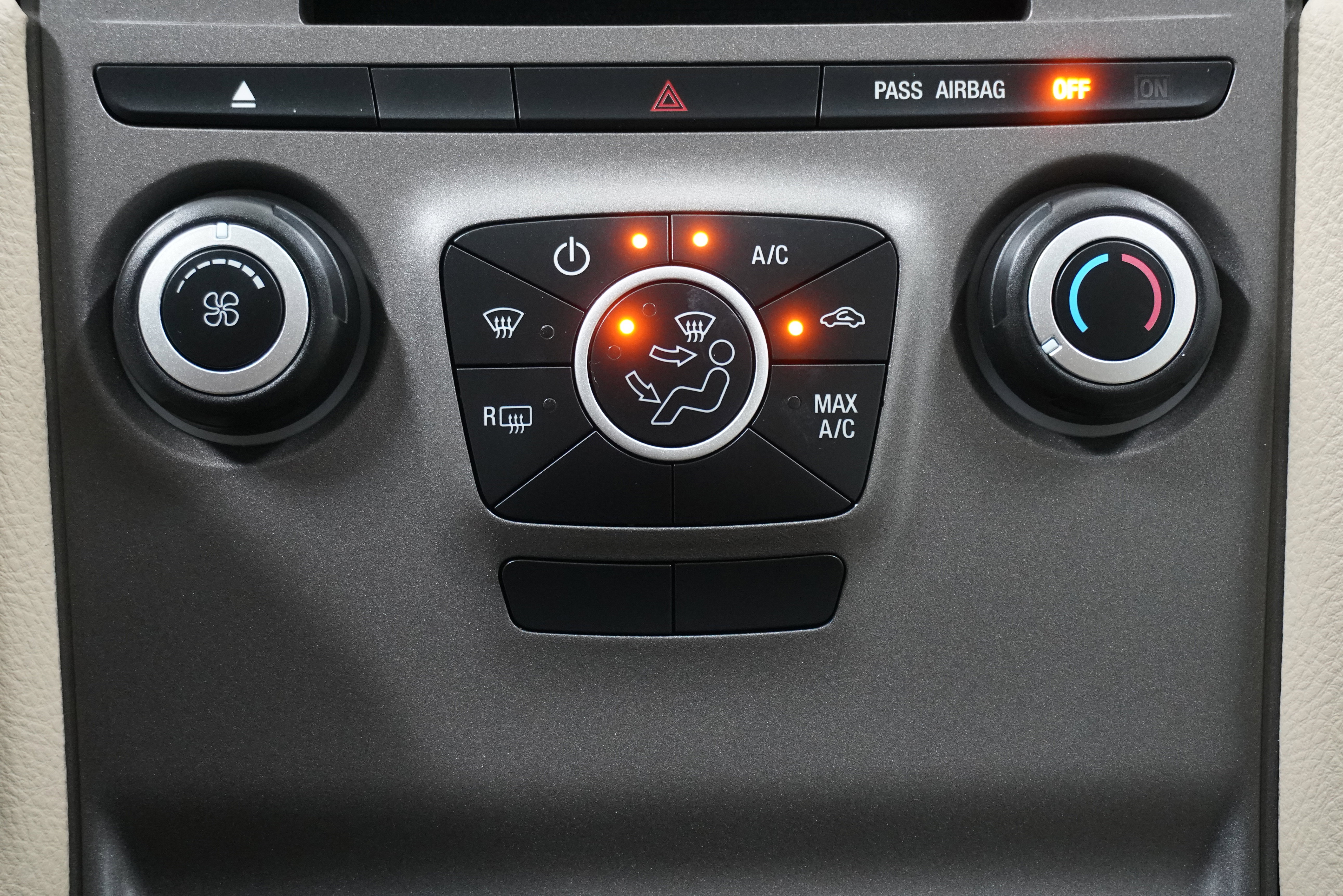 Used 2018 Ford Taurus SE image 18