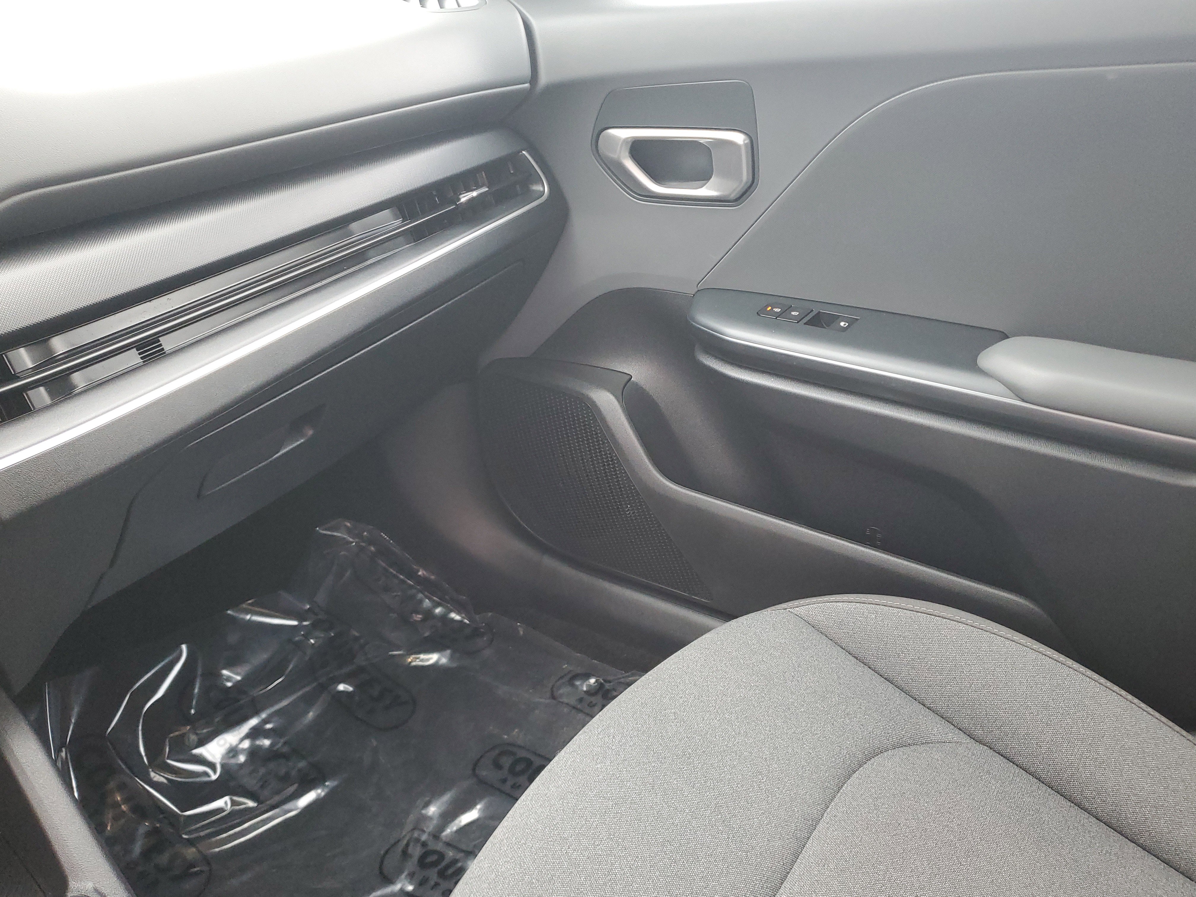 Used 2025 Kia K4 LXS image 25