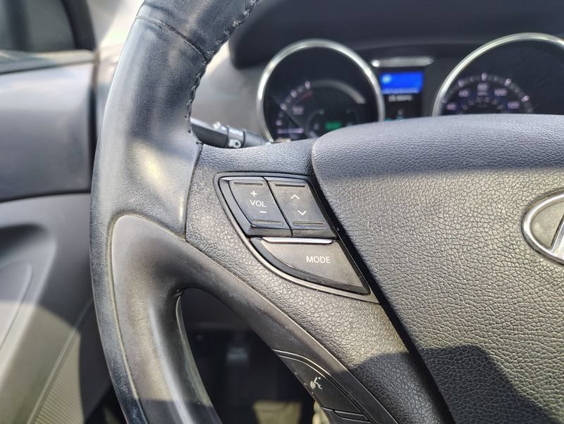 Used 2014 Hyundai Sonata Limited w/ Panoramic Sunroof Package 02 FWD image 13