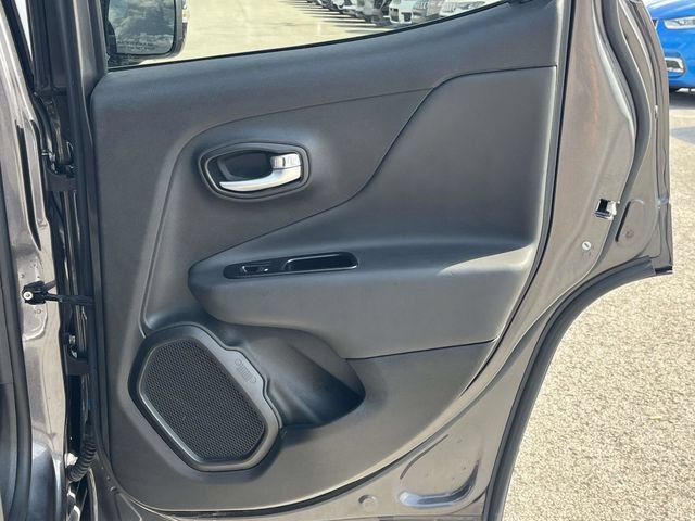 Used 2020 Jeep Renegade Altitude FWD image 21