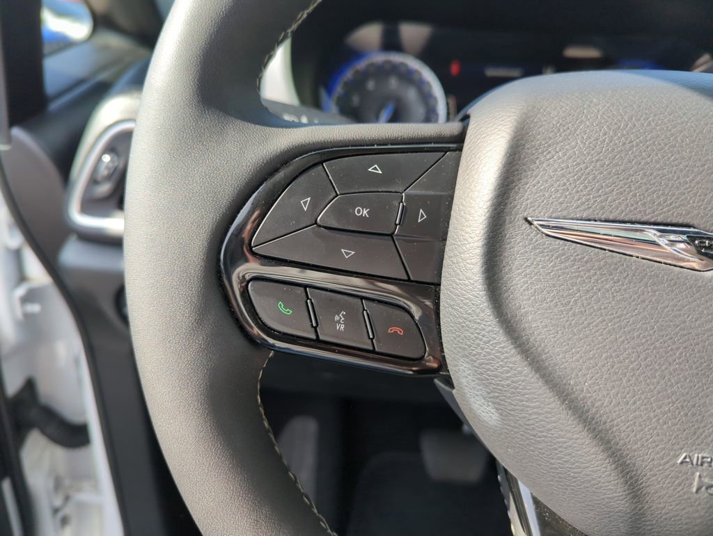 Used 2025 Chrysler Pacifica Limited image 20