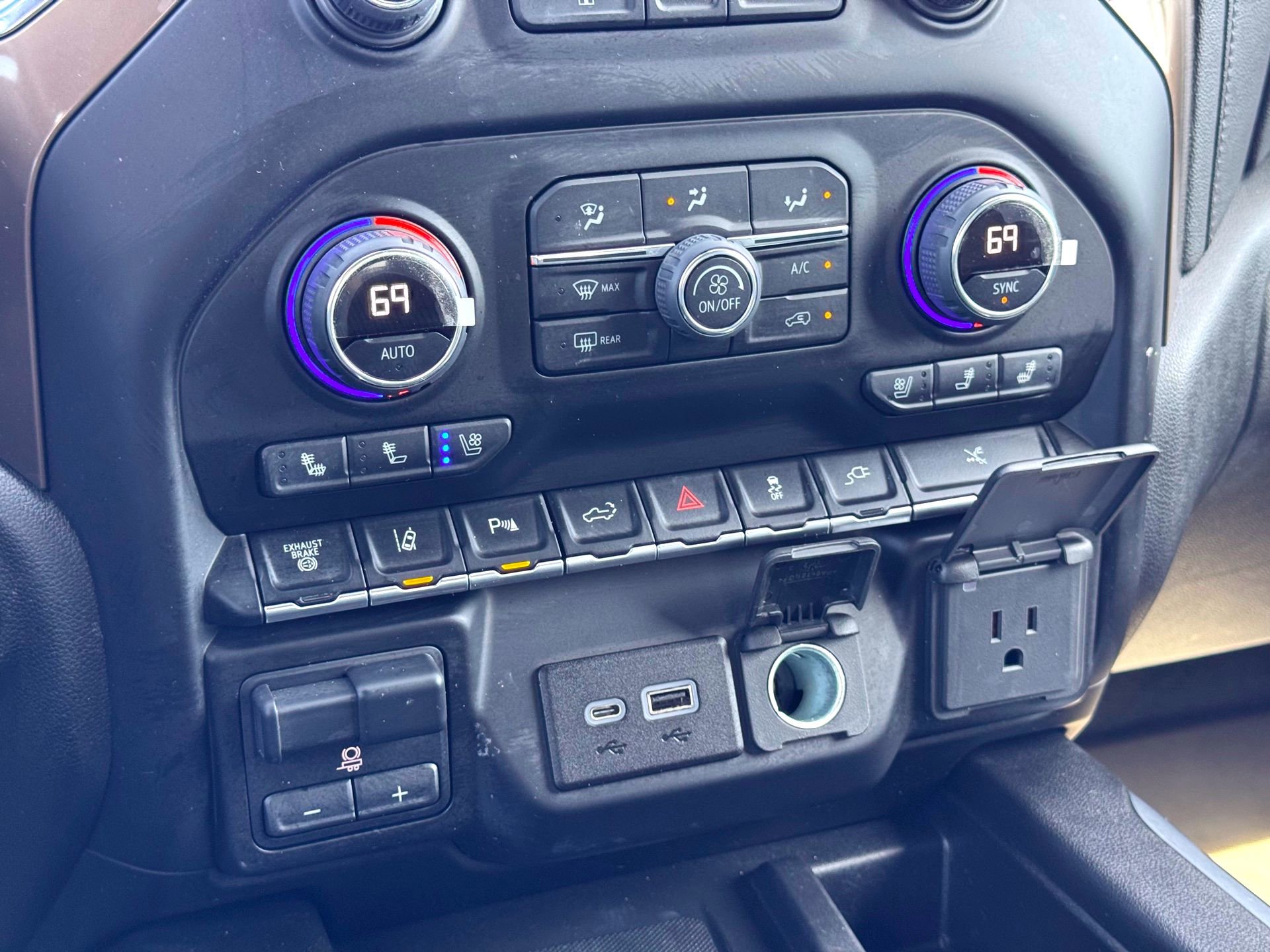 Used 2022 Chevrolet Silverado 3500 High Country w/ Technology Package image 30