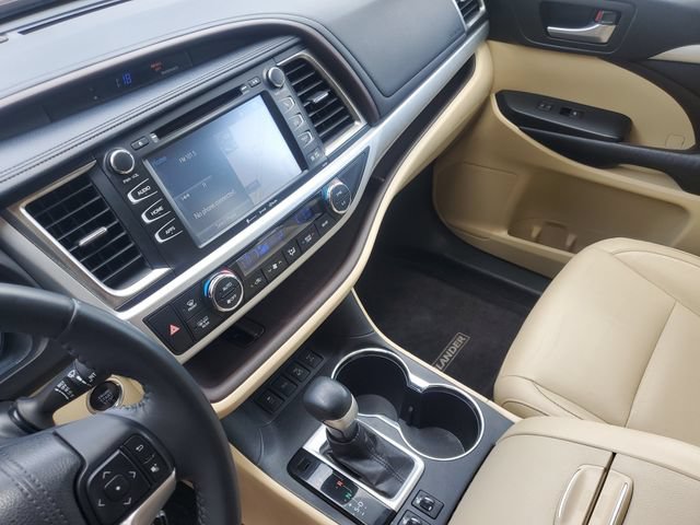 Used 2016 Toyota Highlander XLE AWD/4WD image 22