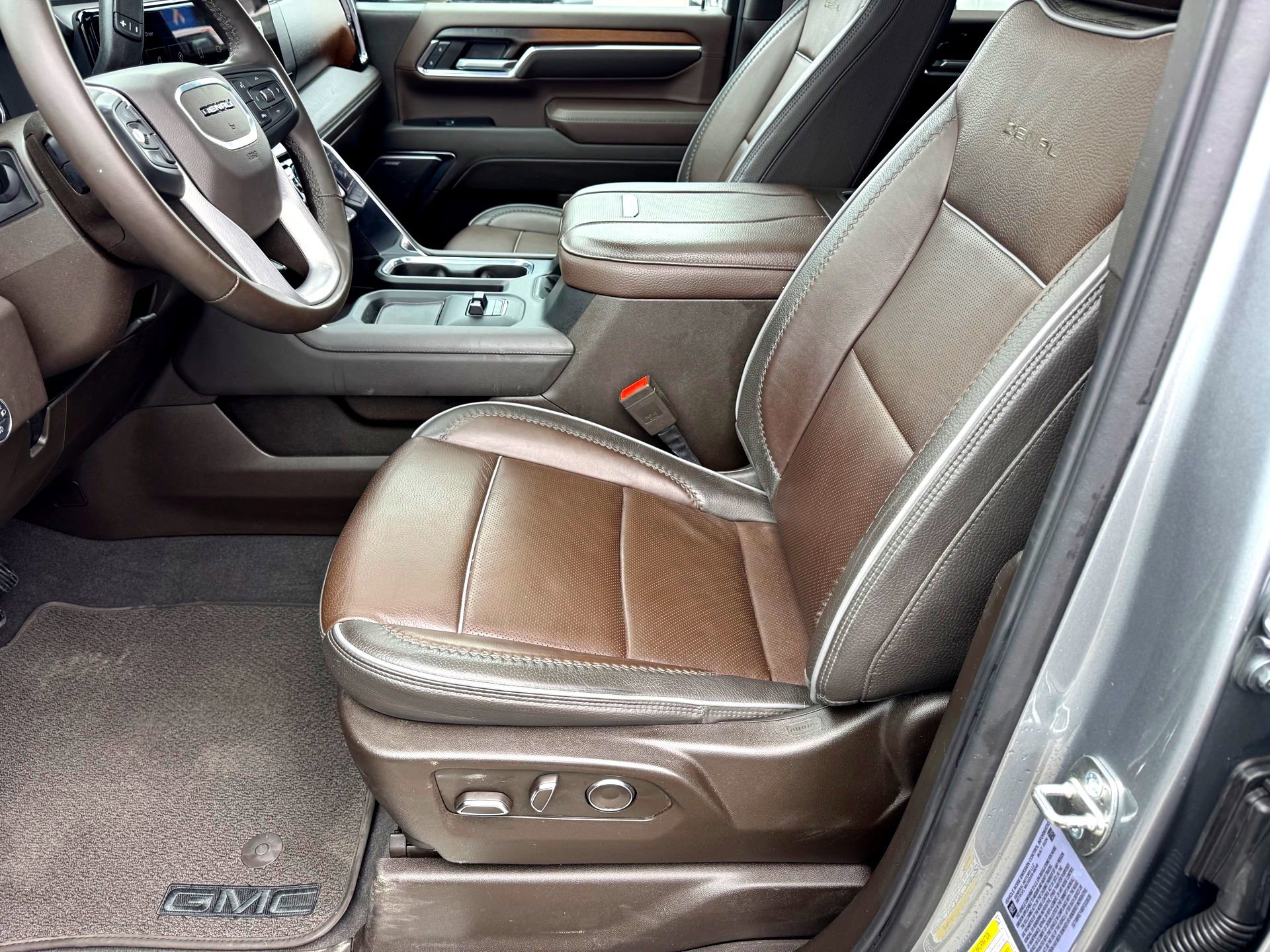 Used 2024 GMC Sierra 2500 Denali w/ Denali Reserve Package image 12