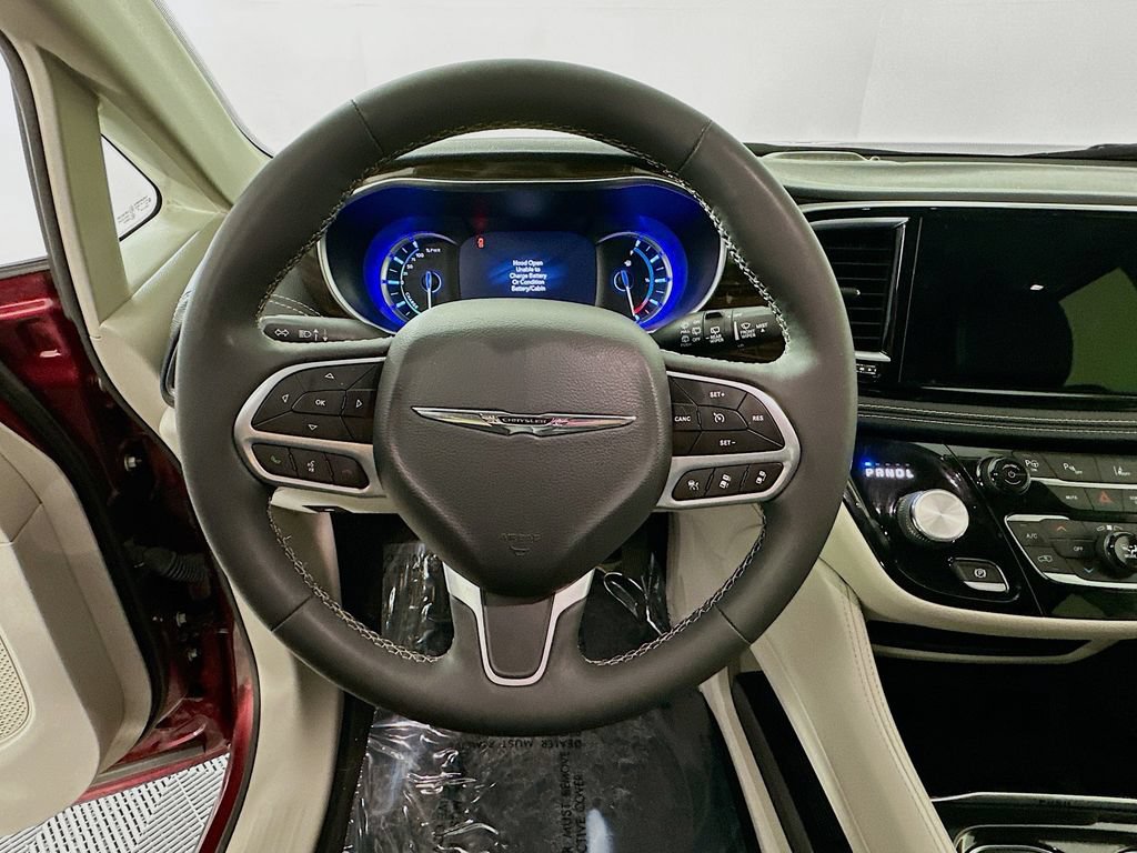 Used 2022 Chrysler Pacifica Limited FWD image 16