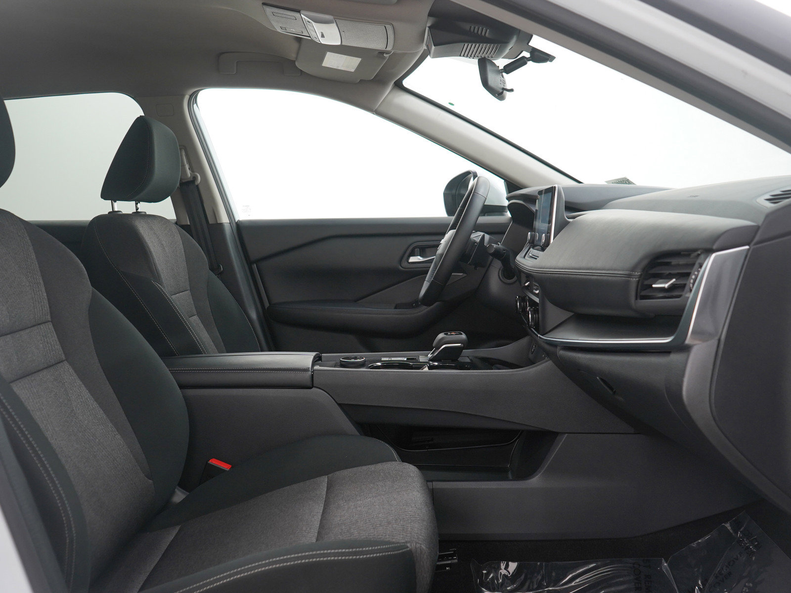 Used 2025 Nissan Rogue SV image 13