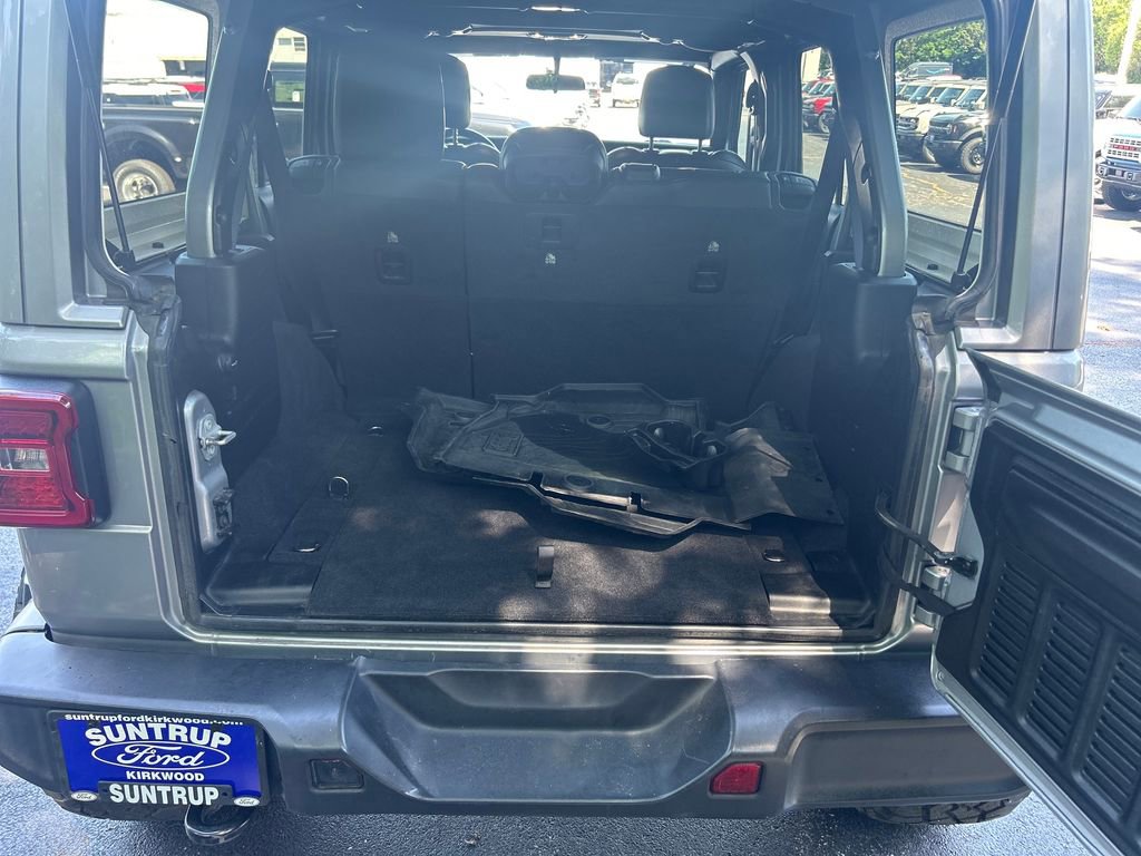 Used 2020 Jeep Wrangler Unlimited Sahara w/ LED Lighting Group AWD/4WD image 26