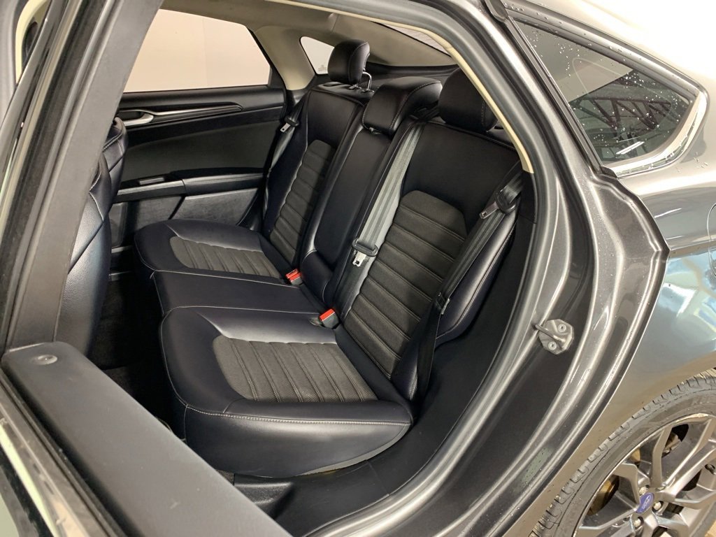 Used 2018 Ford Fusion SE w/ Equipment Group 201A image 30