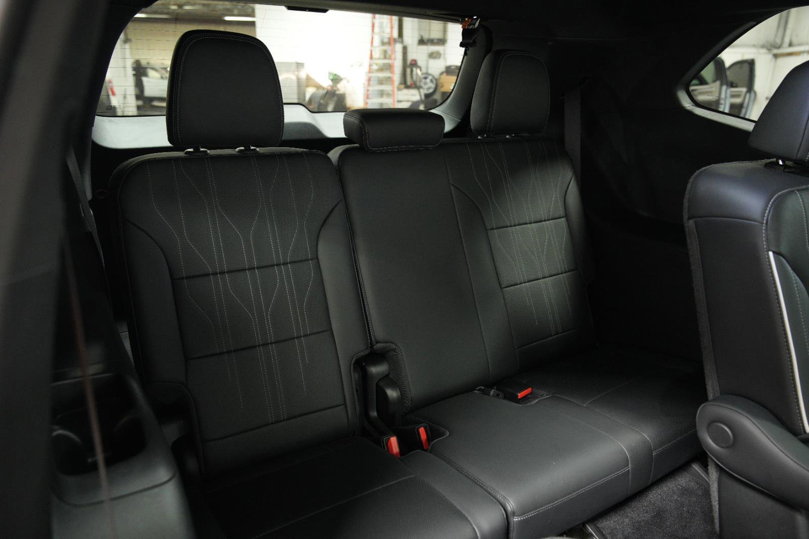 Used 2025 Buick Enclave Avenir image 13