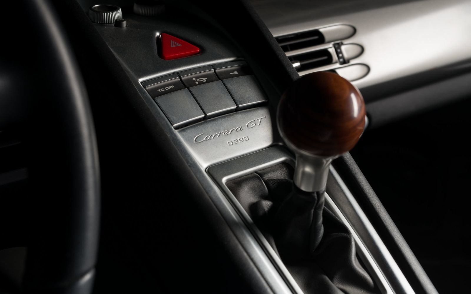 Used 2005 Porsche Carrera GT RWD image 9
