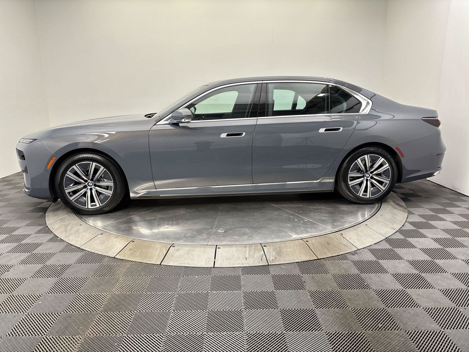Used 2023 BMW i7 xDrive60 AWD/4WD image 16