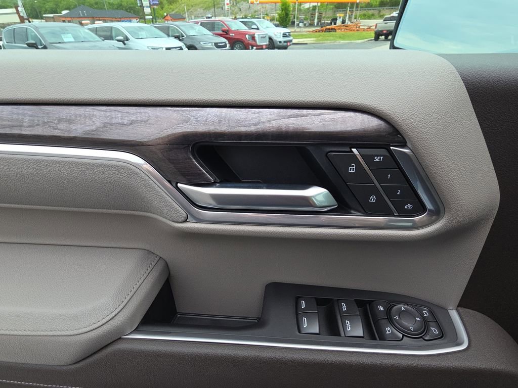 New 2026 Chevrolet Silverado 1500 LTZ w/ Z71 Off-Road Package AWD/4WD image 14