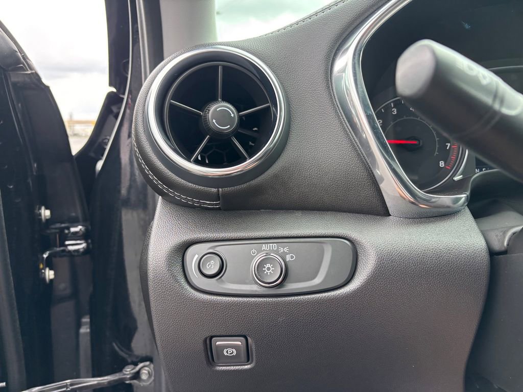 Used 2025 Chevrolet Blazer LT AWD/4WD image 21