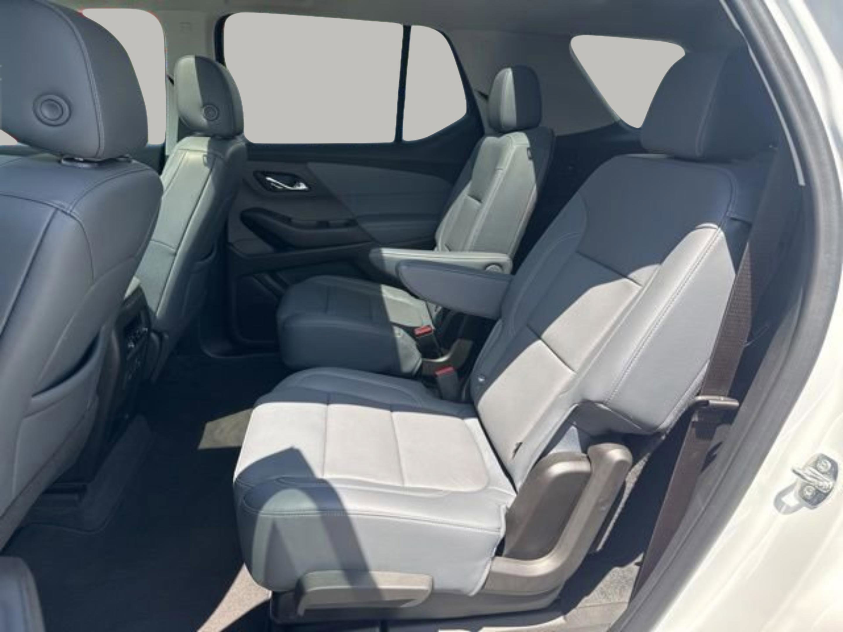Used 2021 Chevrolet Traverse Premier FWD image 28