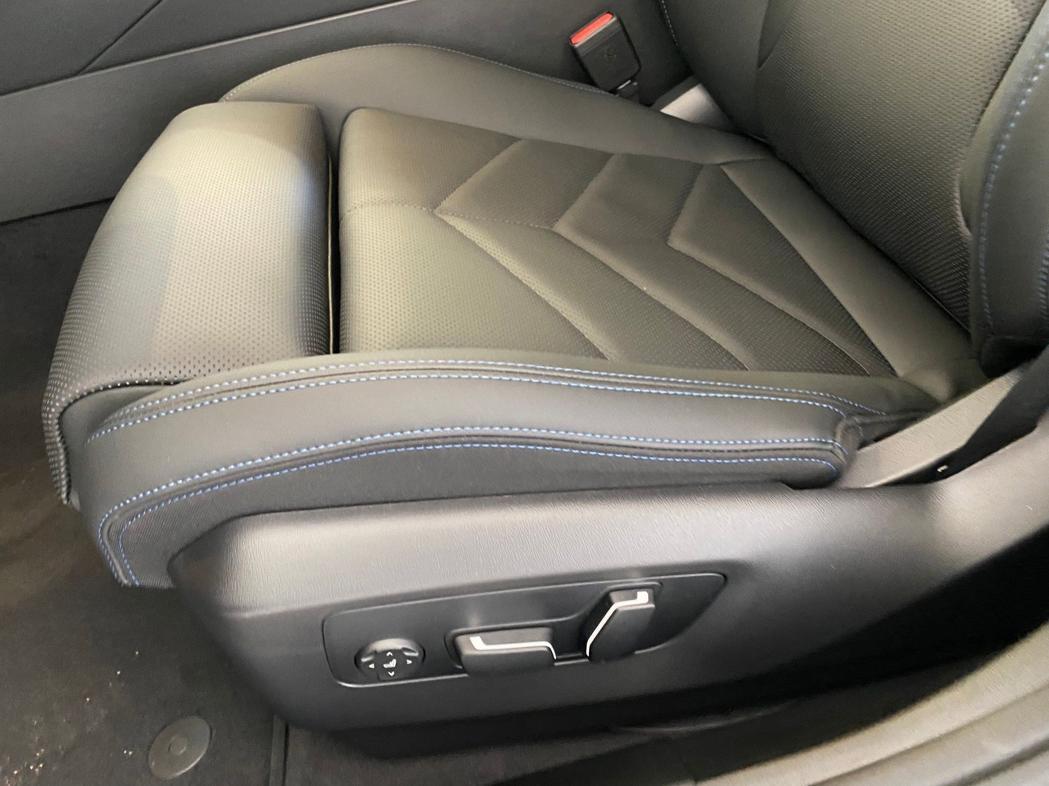 New 2026 BMW 530i xDrive w/ M Sport Package image 12