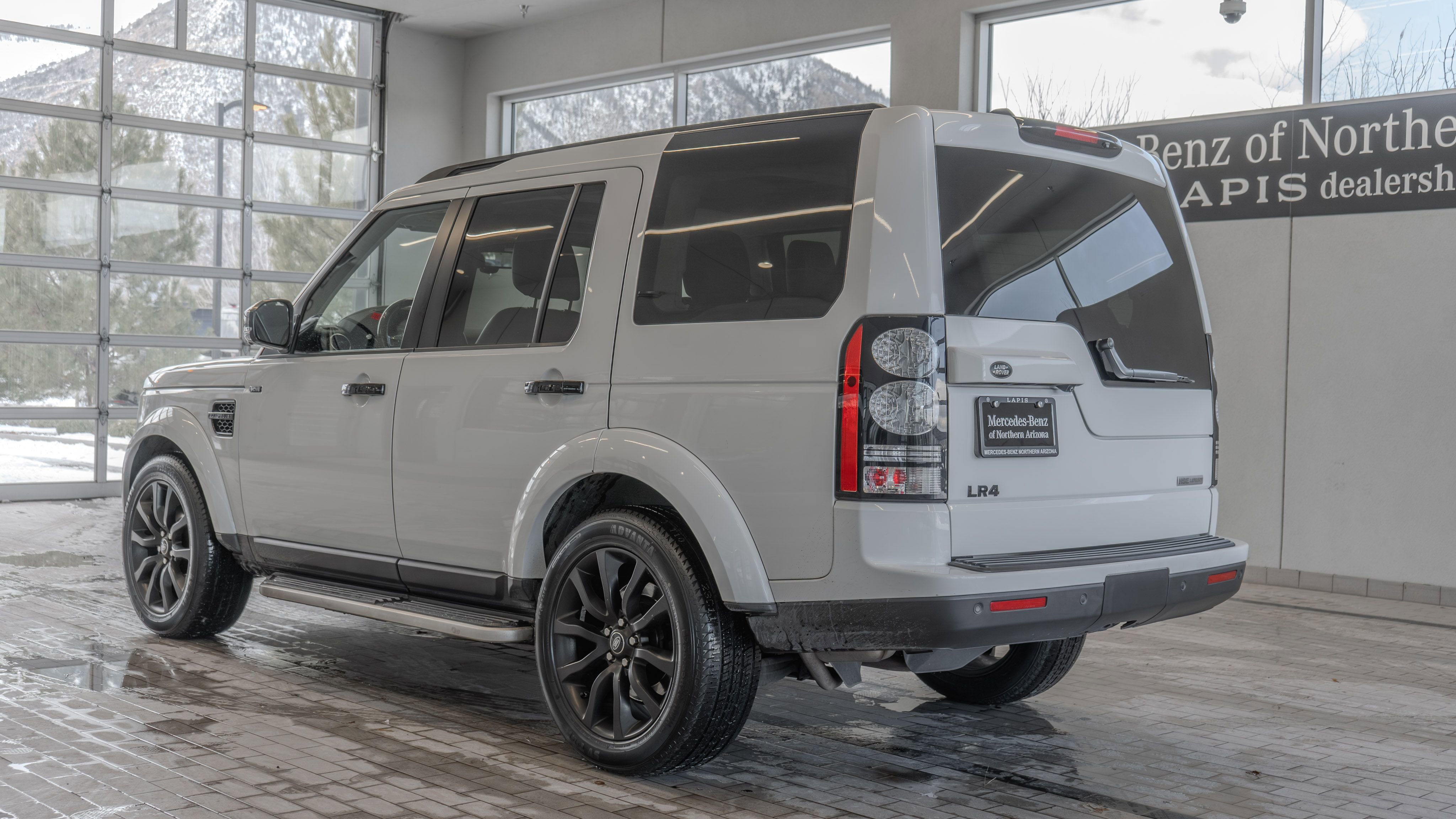 Used 2015 Land Rover LR4 HSE LUX image 13