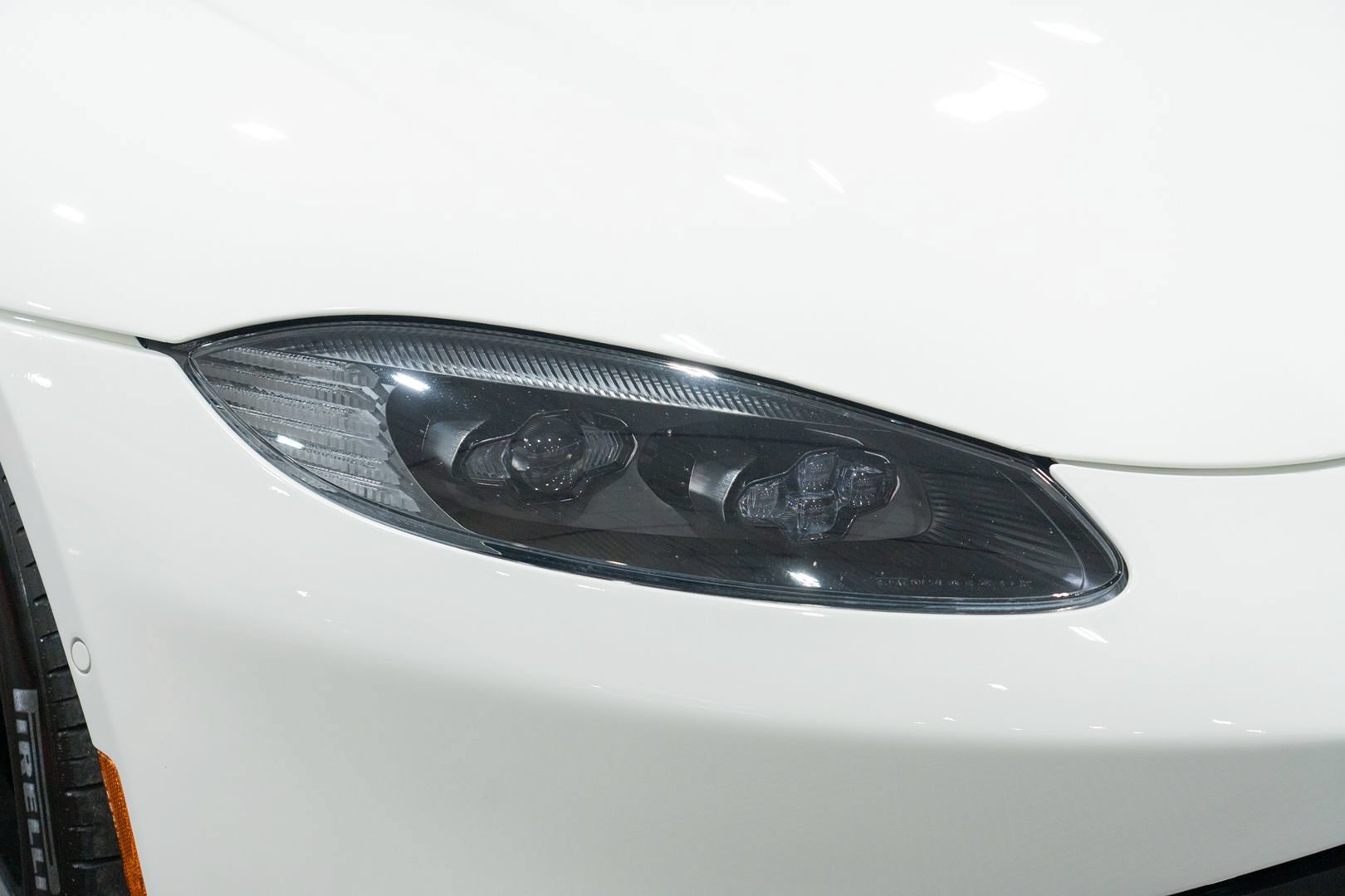 Used 2019 Aston Martin V8 Vantage Coupe RWD image 12