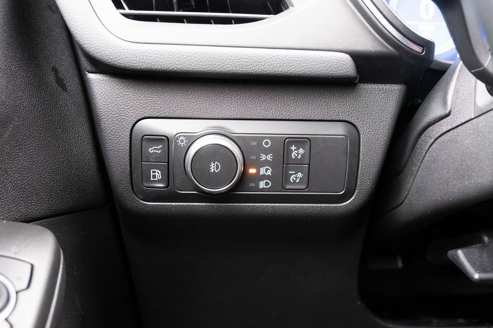 Used 2021 Ford Escape Titanium image 11